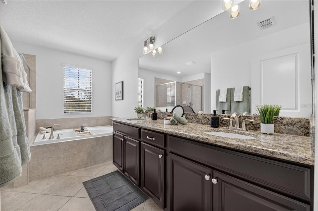En Venta: $504,999 (4 camas, 3 baños, 2555 Pies cuadrados)