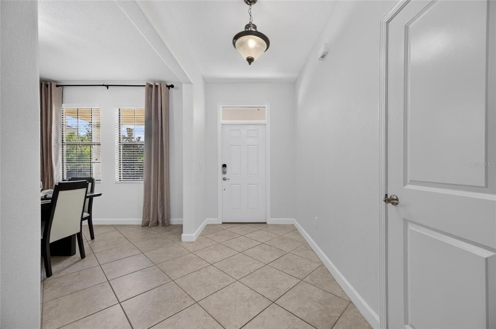 En Venta: $504,999 (4 camas, 3 baños, 2555 Pies cuadrados)