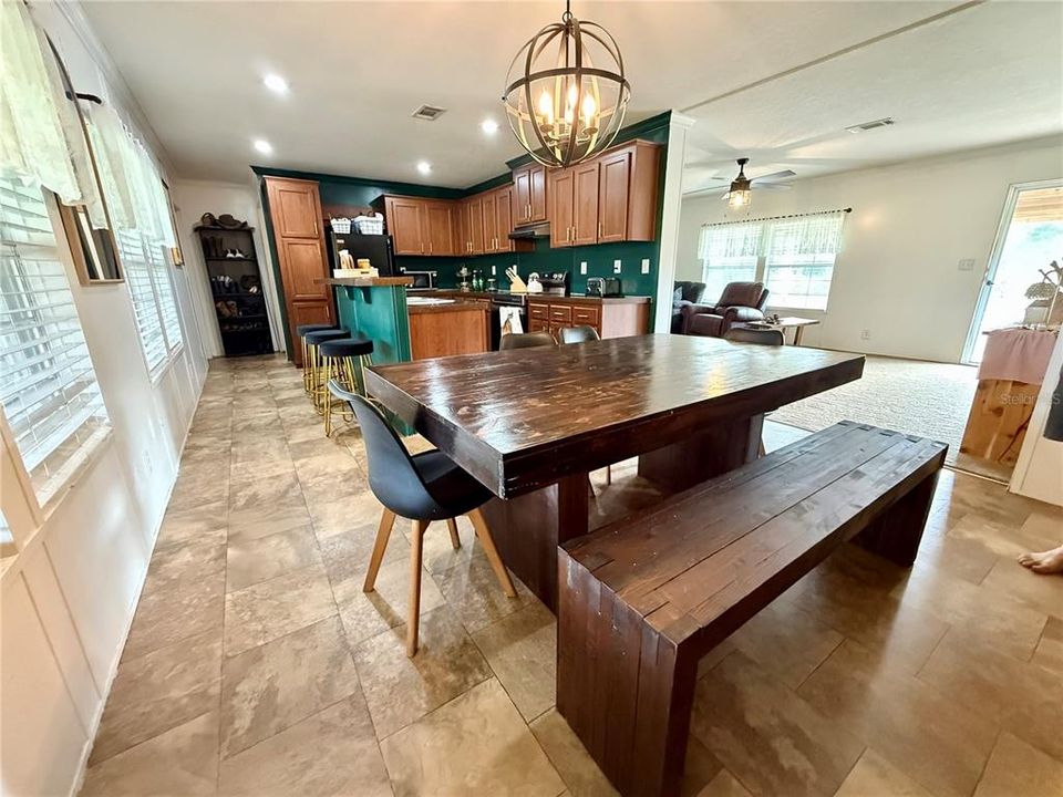 For Sale: $425,000 (4 beds, 2 baths, 1820 Square Feet)