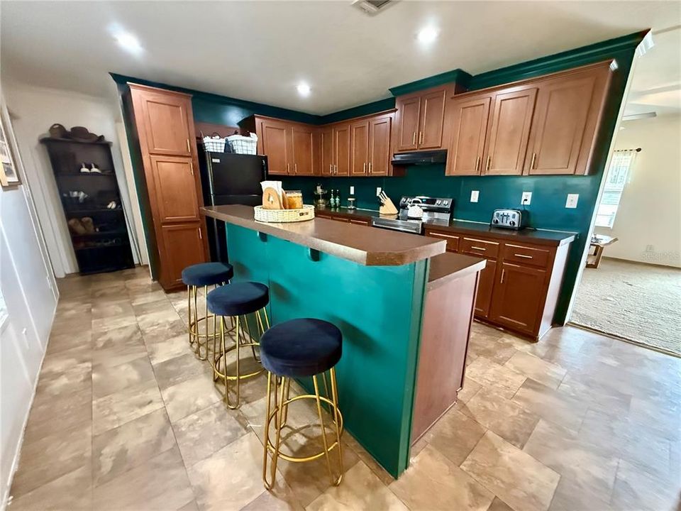 For Sale: $425,000 (4 beds, 2 baths, 1820 Square Feet)