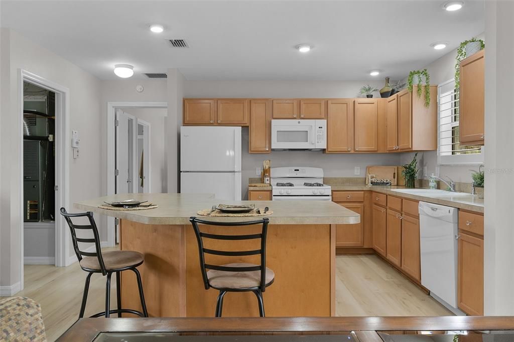 На продажу: $325,000 (3 спален, 2 ванн, 1392 Квадратных фут)