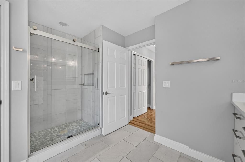 На продажу: $524,900 (6 спален, 3 ванн, 2716 Квадратных фут)