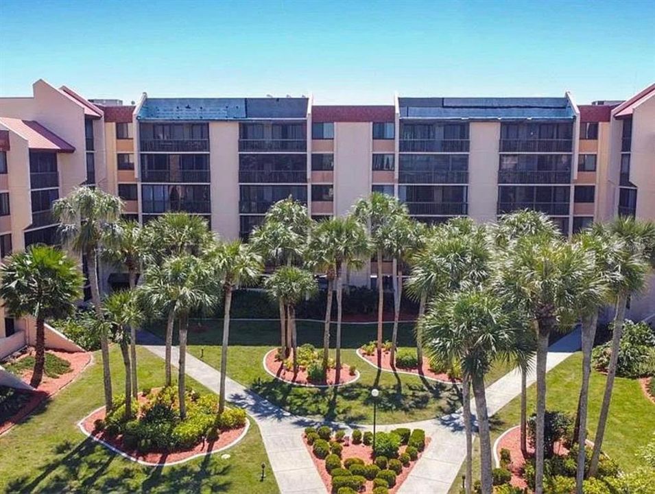 For Sale: $114,000 (2 beds, 2 baths, 783 Square Feet)