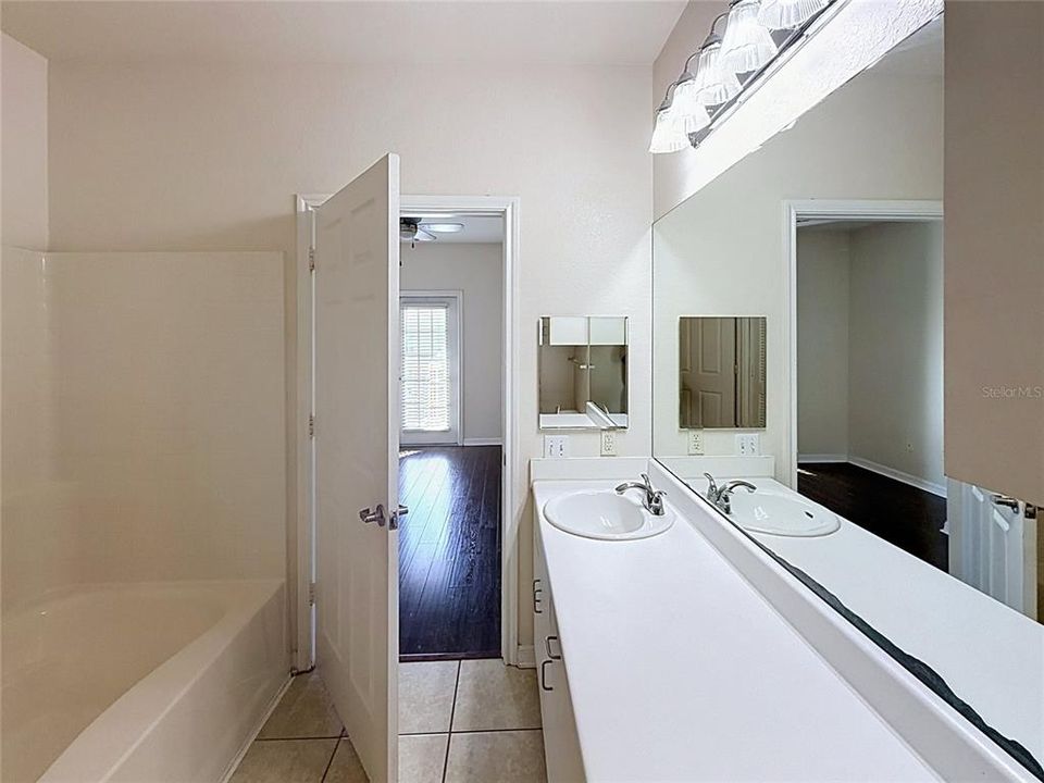 For Sale: $199,900 (1 beds, 1 baths, 645 Square Feet)