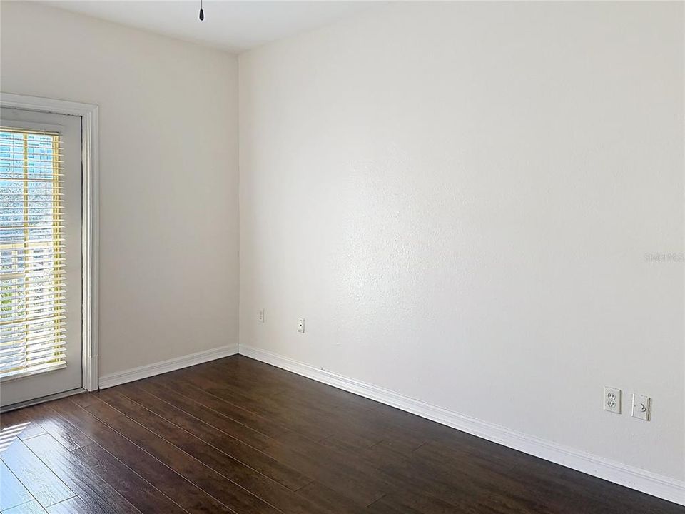 For Sale: $199,900 (1 beds, 1 baths, 645 Square Feet)