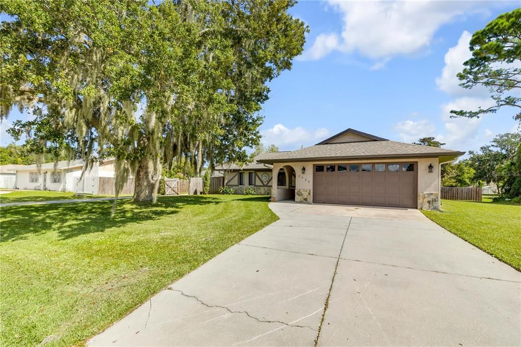 En Venta: $385,000 (4 camas, 2 baños, 1973 Pies cuadrados)