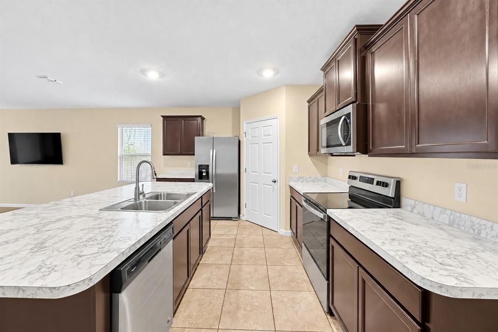 For Sale: $293,000 (4 beds, 2 baths, 1918 Square Feet)