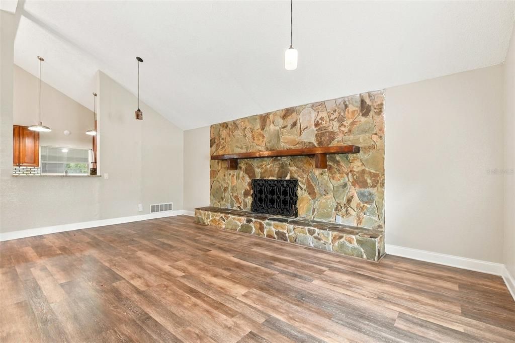 For Sale: $295,000 (3 beds, 2 baths, 1349 Square Feet)