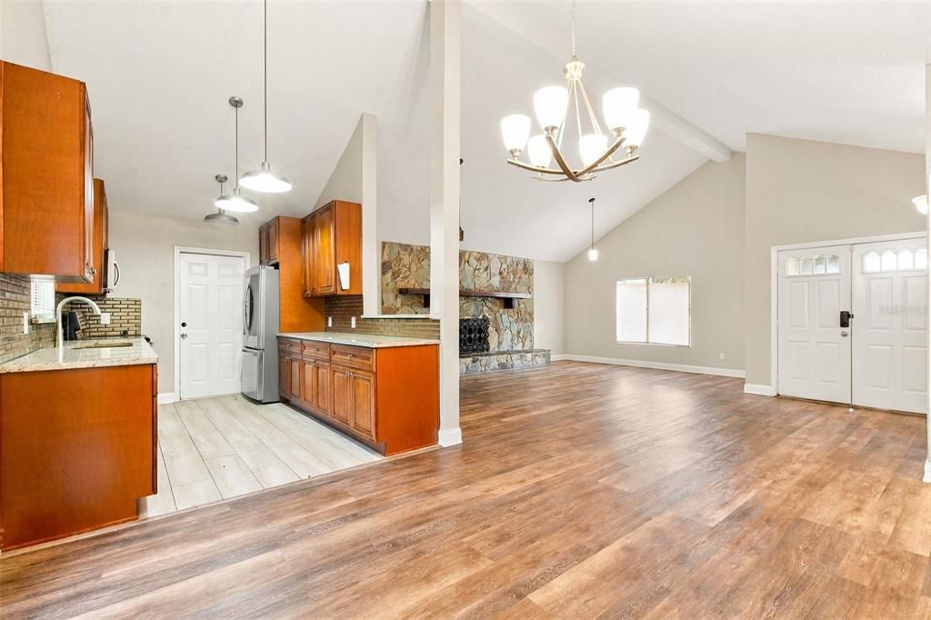 For Sale: $295,000 (3 beds, 2 baths, 1349 Square Feet)