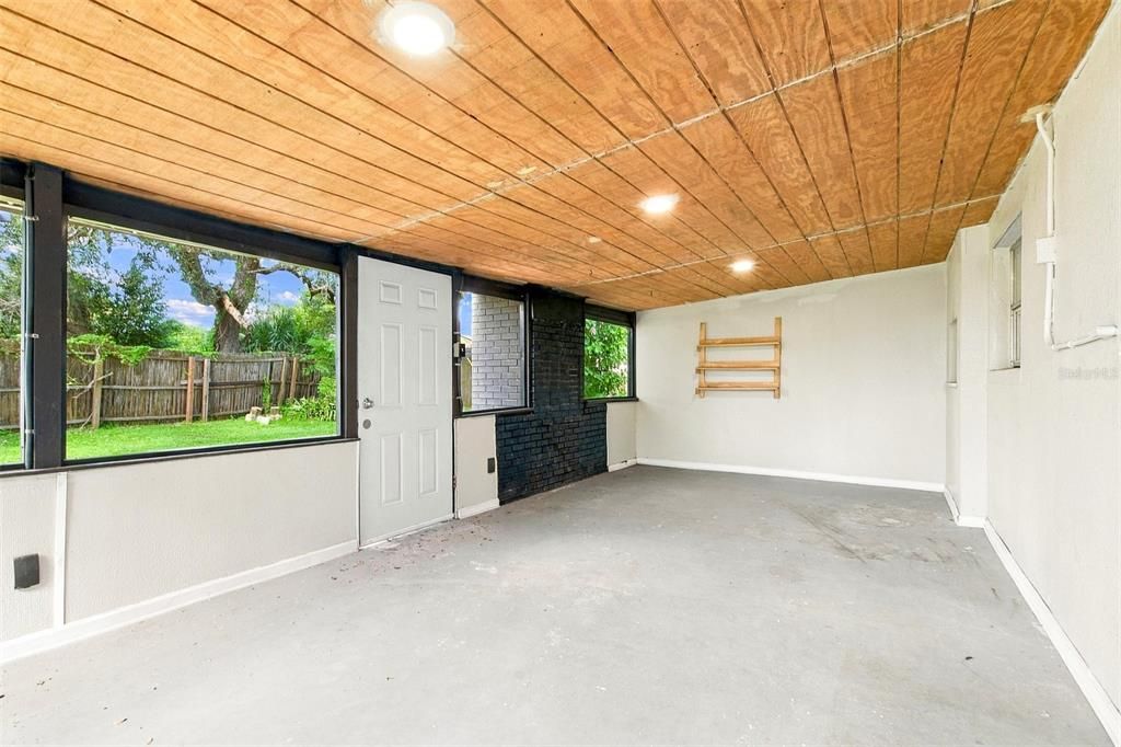 For Sale: $295,000 (3 beds, 2 baths, 1349 Square Feet)