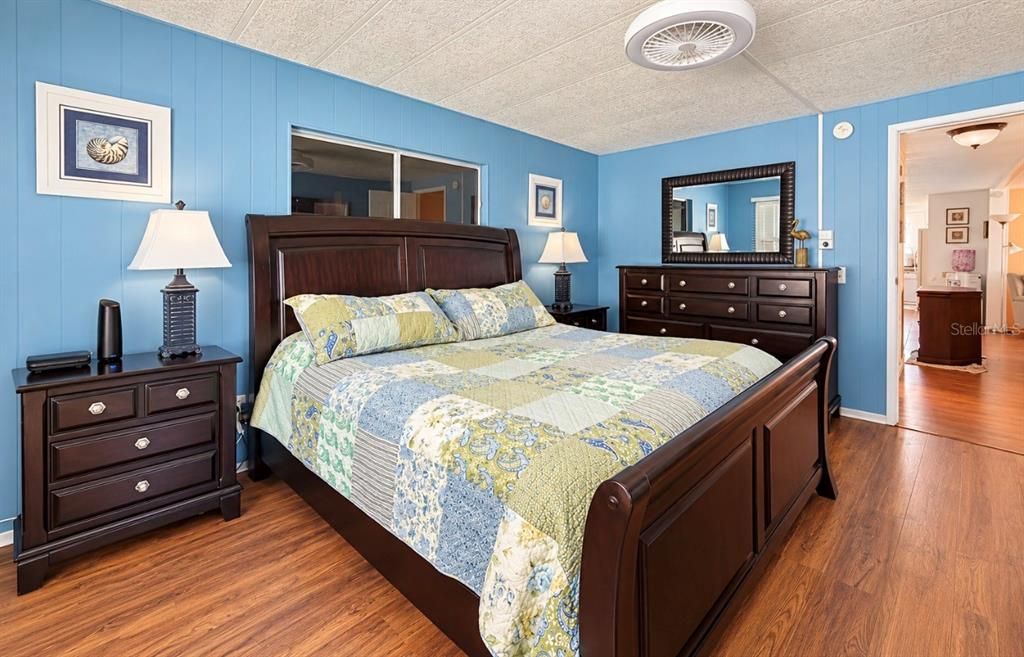 For Sale: $184,900 (2 beds, 2 baths, 1067 Square Feet)
