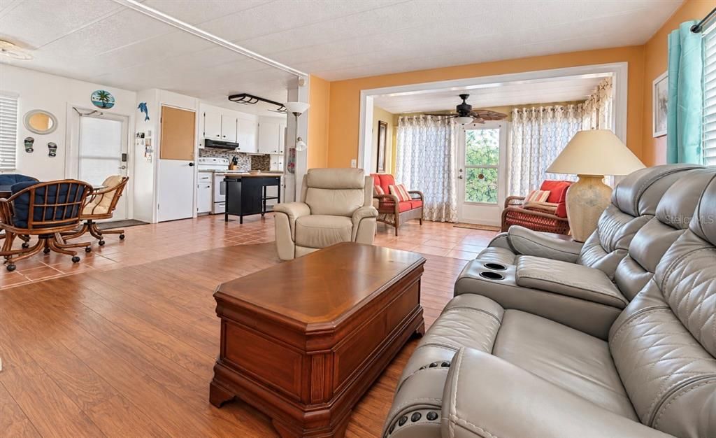 For Sale: $184,900 (2 beds, 2 baths, 1067 Square Feet)