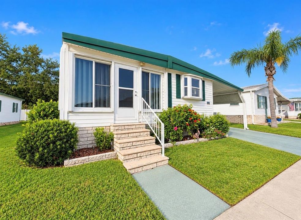 For Sale: $184,900 (2 beds, 2 baths, 1067 Square Feet)