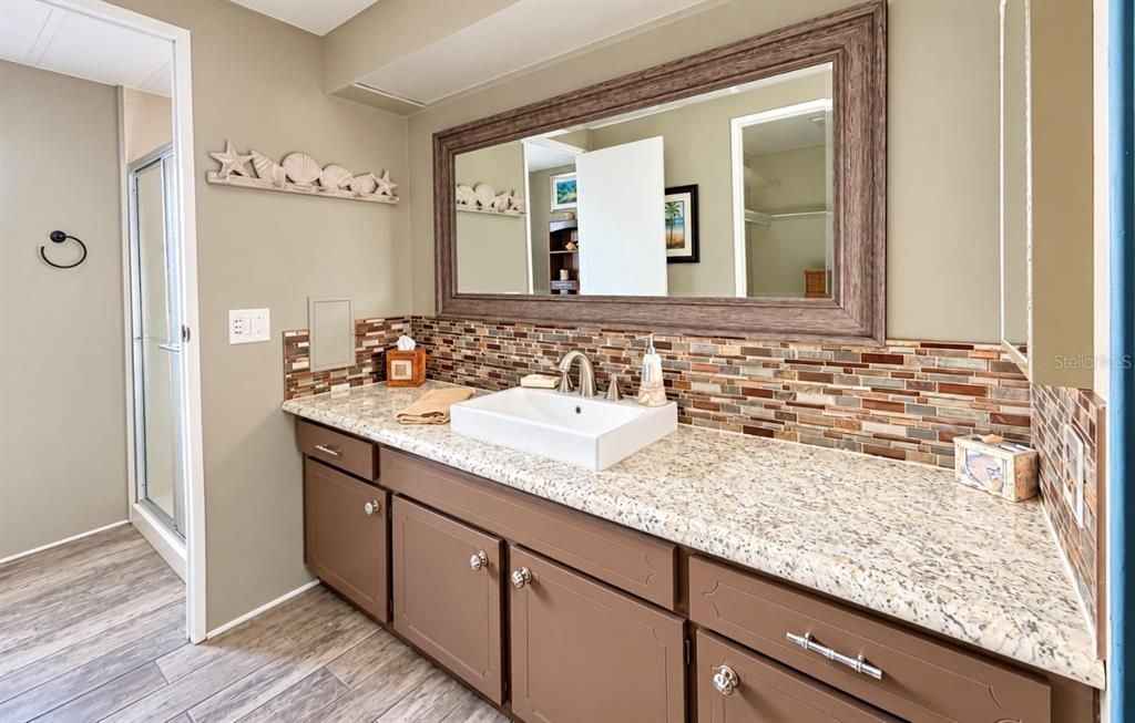 For Sale: $184,900 (2 beds, 2 baths, 1067 Square Feet)