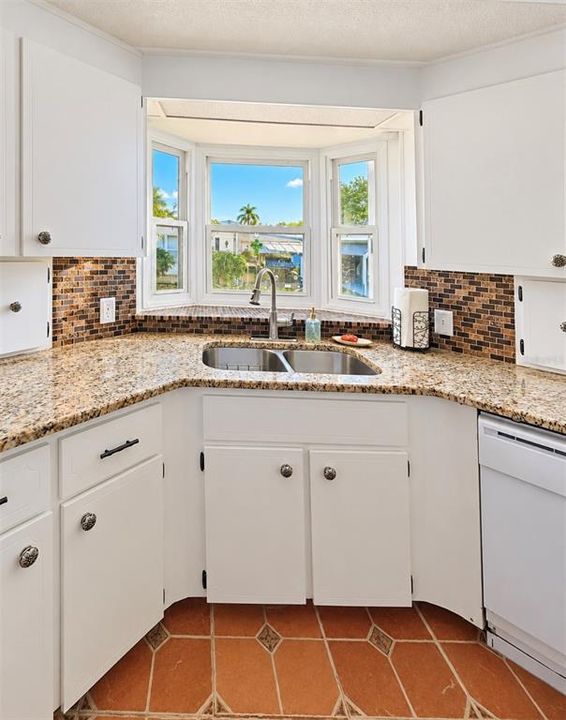 For Sale: $184,900 (2 beds, 2 baths, 1067 Square Feet)
