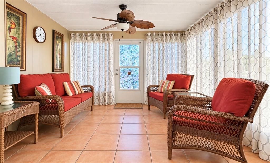 For Sale: $184,900 (2 beds, 2 baths, 1067 Square Feet)