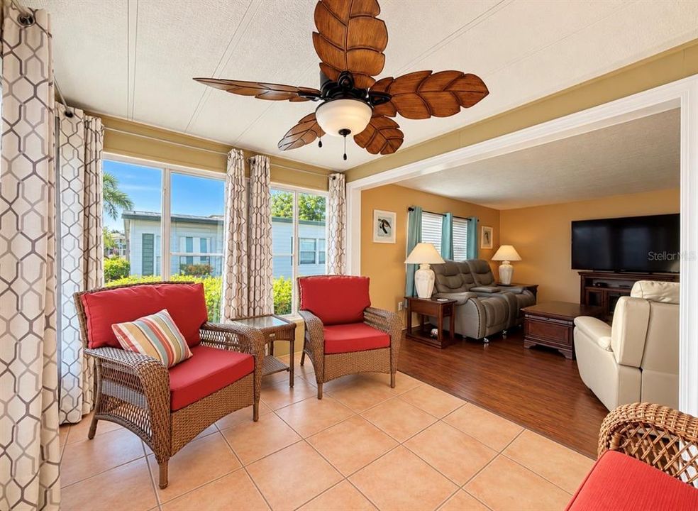 For Sale: $184,900 (2 beds, 2 baths, 1067 Square Feet)