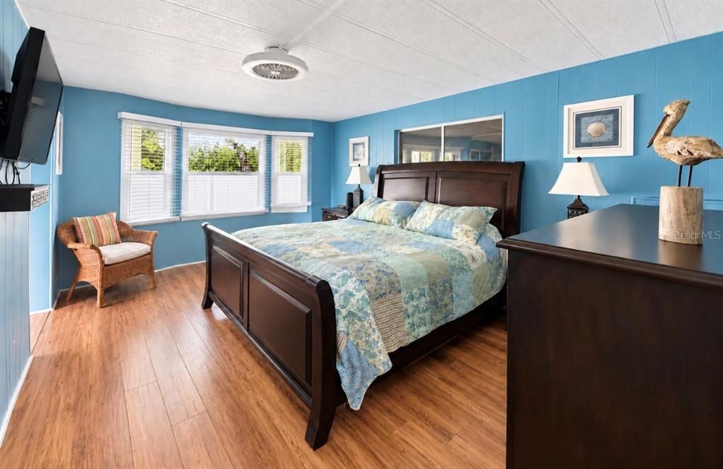 For Sale: $184,900 (2 beds, 2 baths, 1067 Square Feet)