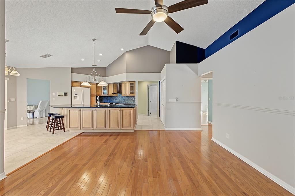 En Venta: $425,000 (4 camas, 3 baños, 2309 Pies cuadrados)
