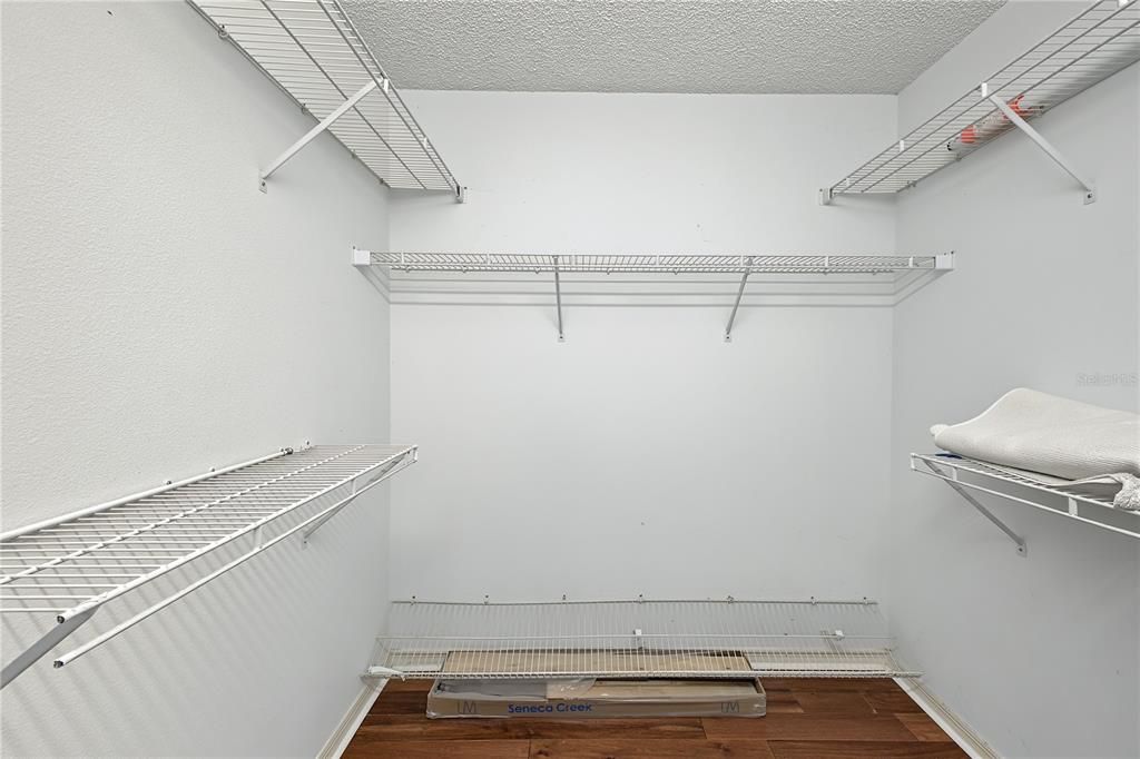 En Venta: $425,000 (4 camas, 3 baños, 2309 Pies cuadrados)