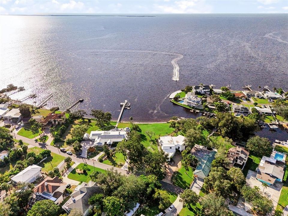 На продажу: $635,000 (0.43 acres)