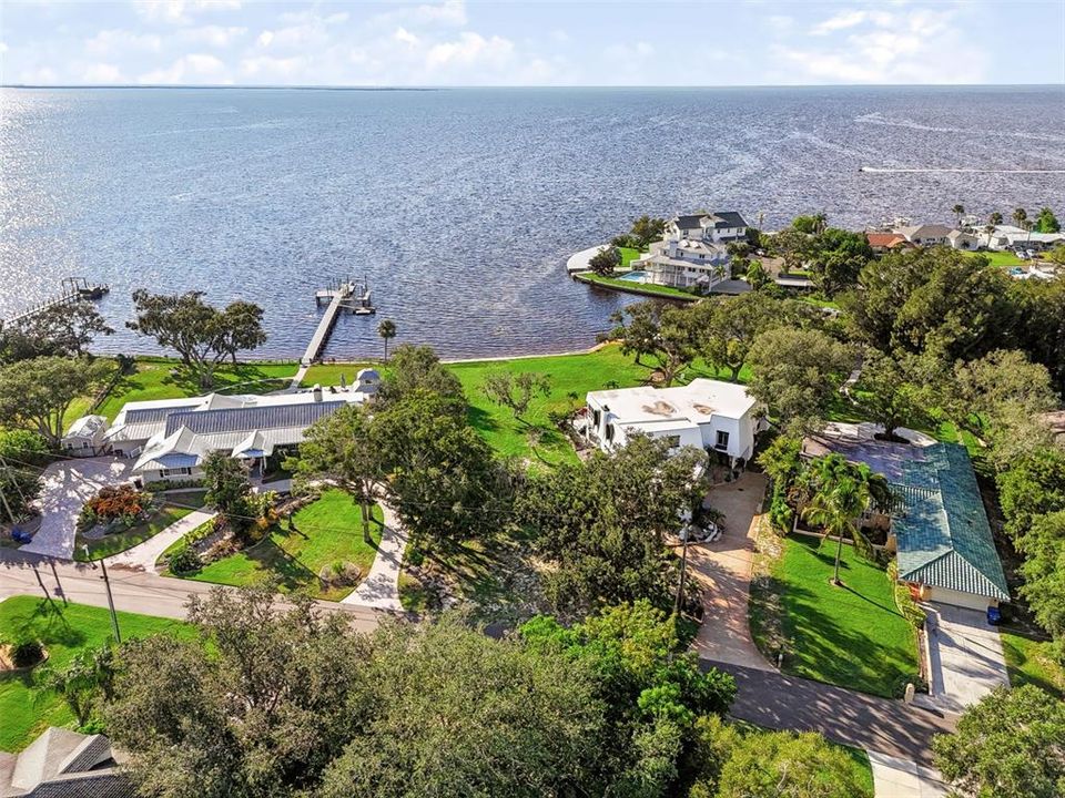На продажу: $635,000 (0.43 acres)