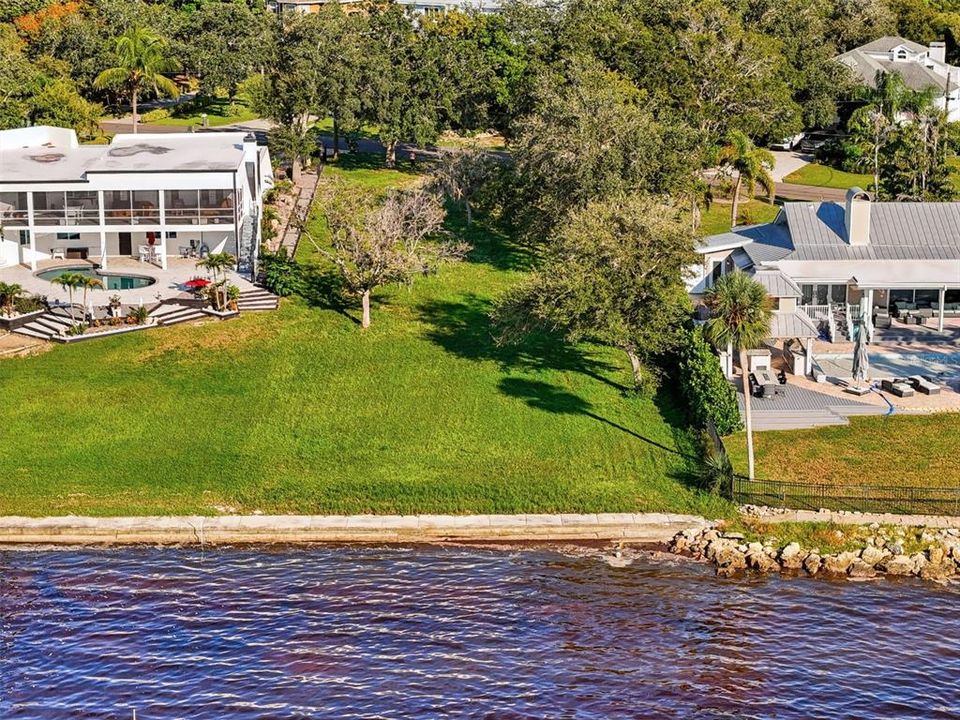 На продажу: $635,000 (0.43 acres)