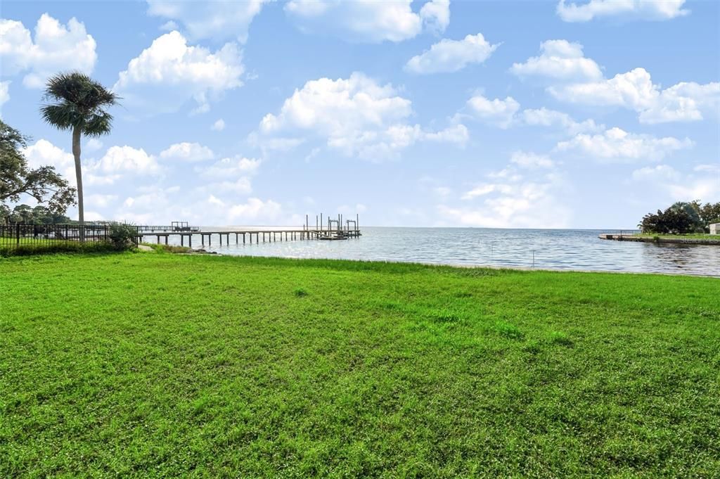 На продажу: $635,000 (0.43 acres)