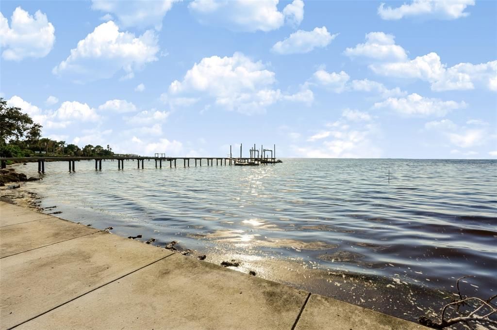 На продажу: $635,000 (0.43 acres)