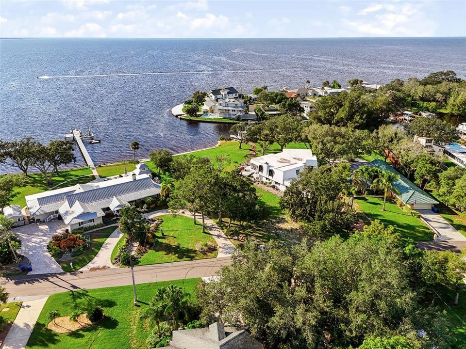На продажу: $635,000 (0.43 acres)