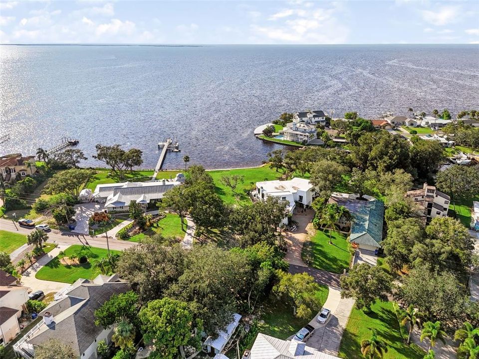 На продажу: $635,000 (0.43 acres)