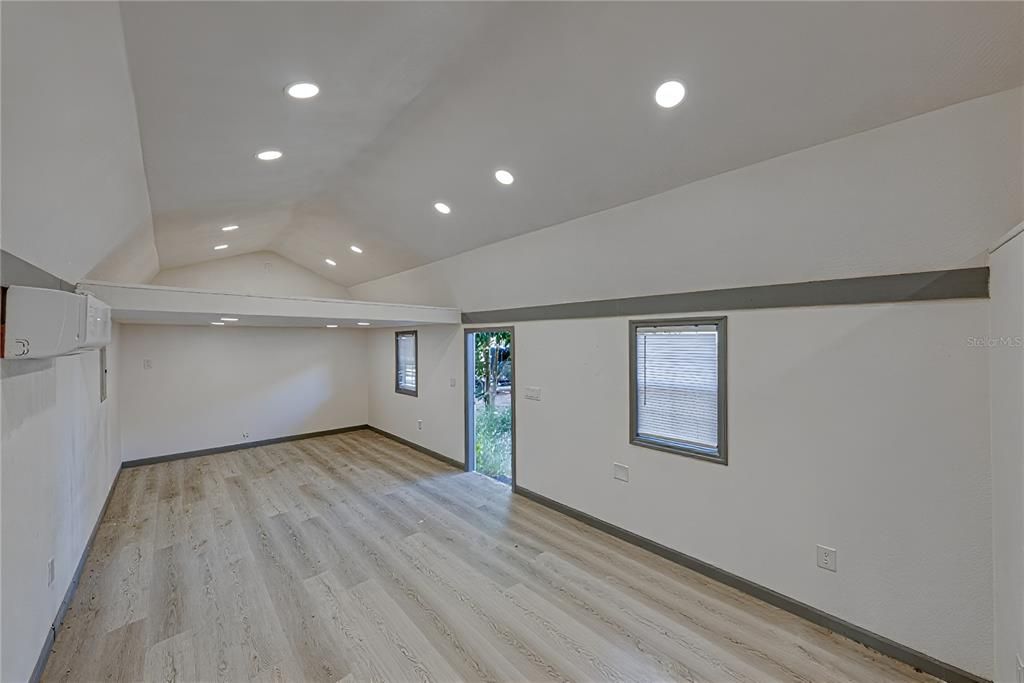 На продажу: $439,999 (4 спален, 2 ванн, 1728 Квадратных фут)