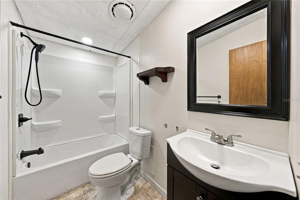 На продажу: $439,999 (4 спален, 2 ванн, 1728 Квадратных фут)