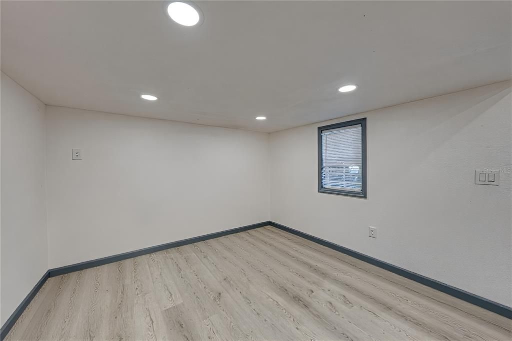 На продажу: $439,999 (4 спален, 2 ванн, 1728 Квадратных фут)