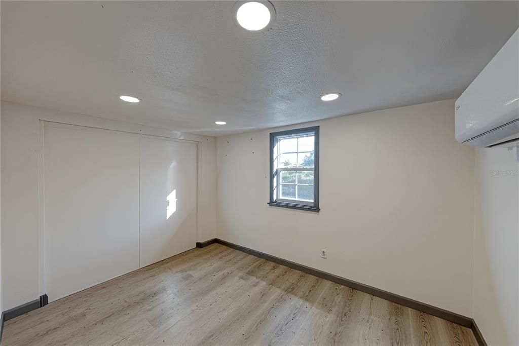 На продажу: $439,999 (4 спален, 2 ванн, 1728 Квадратных фут)