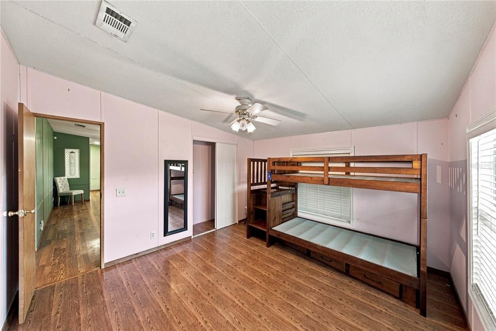 На продажу: $439,999 (4 спален, 2 ванн, 1728 Квадратных фут)