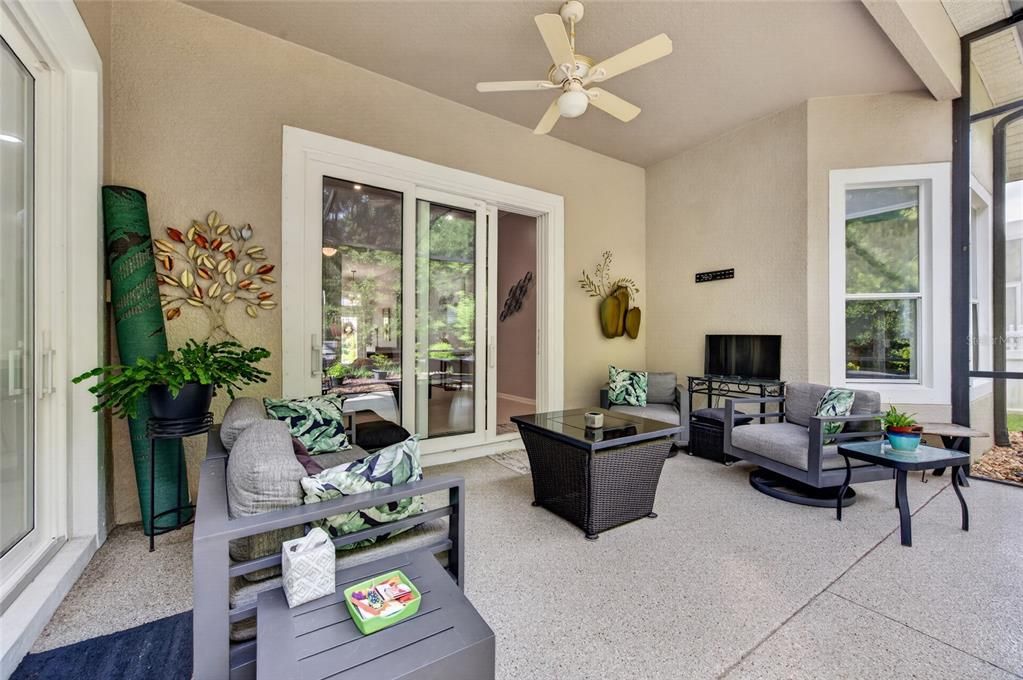 En Venta: $549,999 (4 camas, 3 baños, 2440 Pies cuadrados)