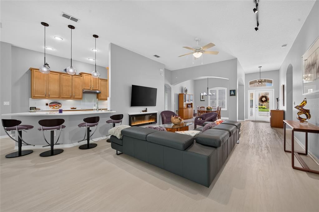 En Venta: $549,999 (4 camas, 3 baños, 2440 Pies cuadrados)