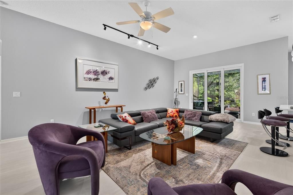 En Venta: $549,999 (4 camas, 3 baños, 2440 Pies cuadrados)