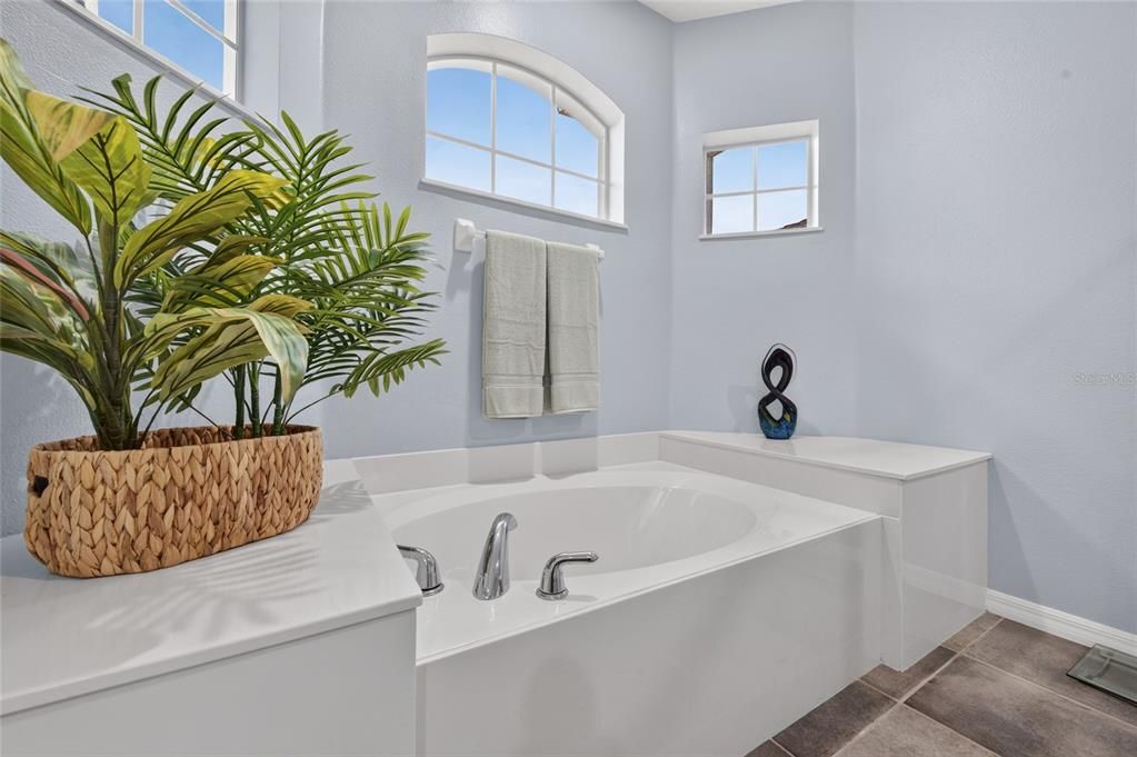 En Venta: $549,999 (4 camas, 3 baños, 2440 Pies cuadrados)