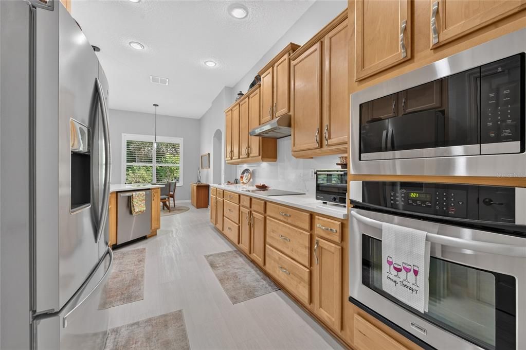 En Venta: $549,999 (4 camas, 3 baños, 2440 Pies cuadrados)