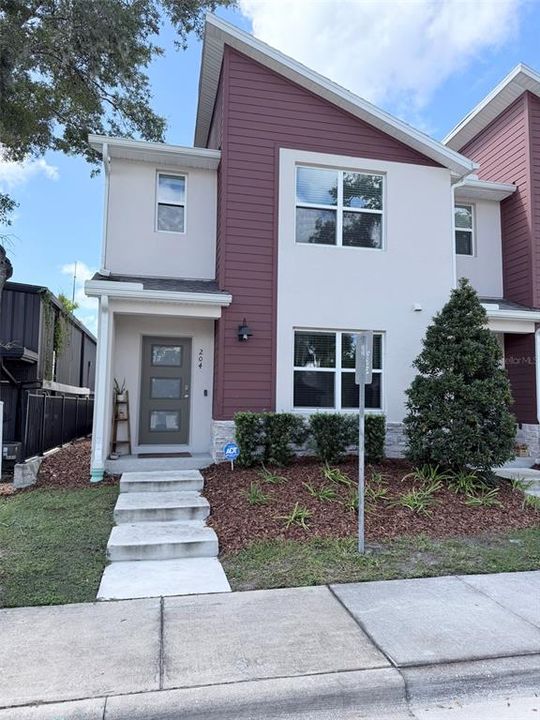 For Rent: $2,200 (3 beds, 2 baths, 1488 Square Feet)