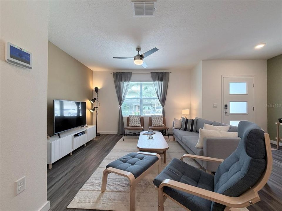 For Rent: $2,200 (3 beds, 2 baths, 1488 Square Feet)