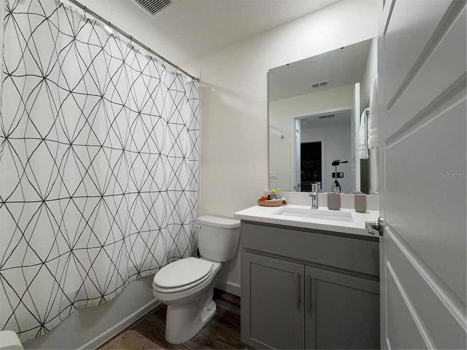 For Rent: $2,200 (3 beds, 2 baths, 1488 Square Feet)