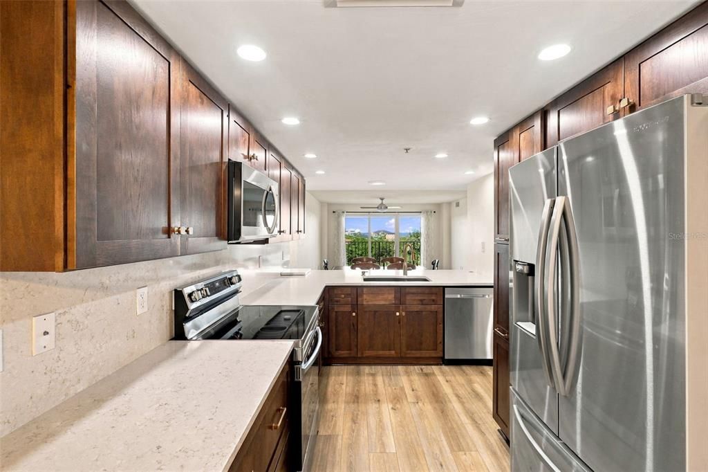 На продажу: $295,000 (2 спален, 2 ванн, 1400 Квадратных фут)