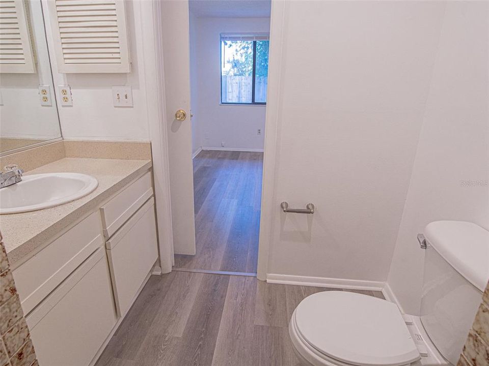For Sale: $200,000 (2 beds, 2 baths, 950 Square Feet)