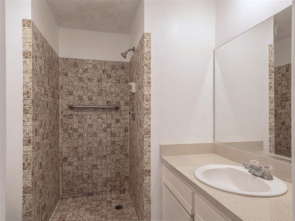 For Sale: $200,000 (2 beds, 2 baths, 950 Square Feet)