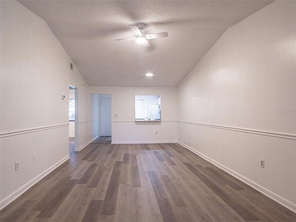 For Sale: $200,000 (2 beds, 2 baths, 950 Square Feet)