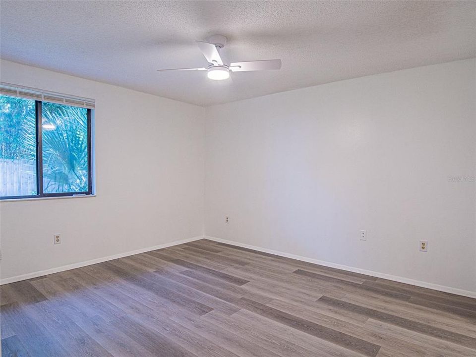 For Sale: $200,000 (2 beds, 2 baths, 950 Square Feet)