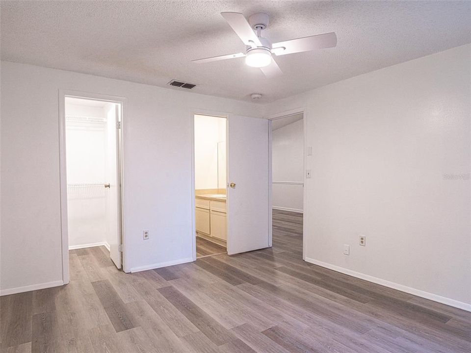 For Sale: $200,000 (2 beds, 2 baths, 950 Square Feet)